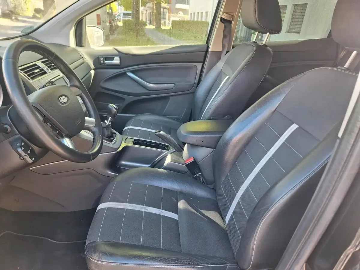 Usado Ford Kuga 140 HP (102 kW) 2012 Preto SUV