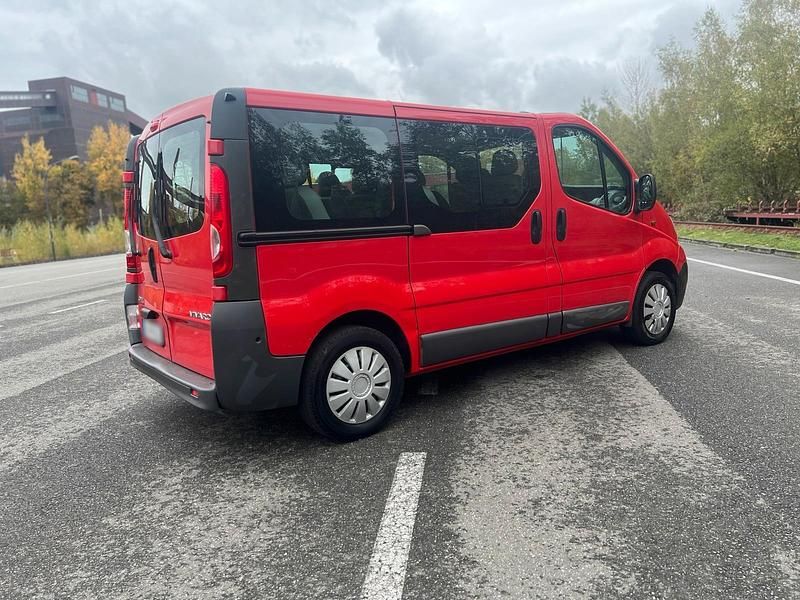 Second-hand Opel Vivaro 90 CP (66 kW) 2014 Roșu Monovolum