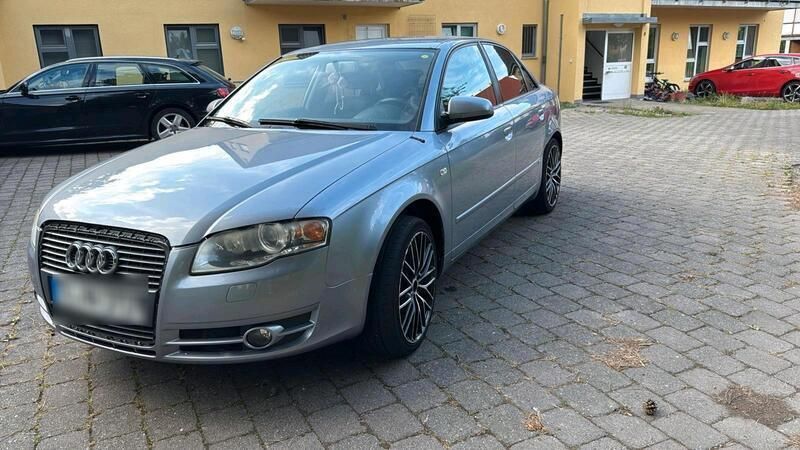 Silber Gebraucht 2004 Audi A4 Limousine | 750 € (Superpreis) - Bild 1/4