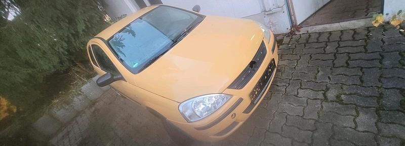 Gelb Gebraucht 2006 Opel Corsa Kleinwagen | 250 € (Superpreis) - Bild 1/4