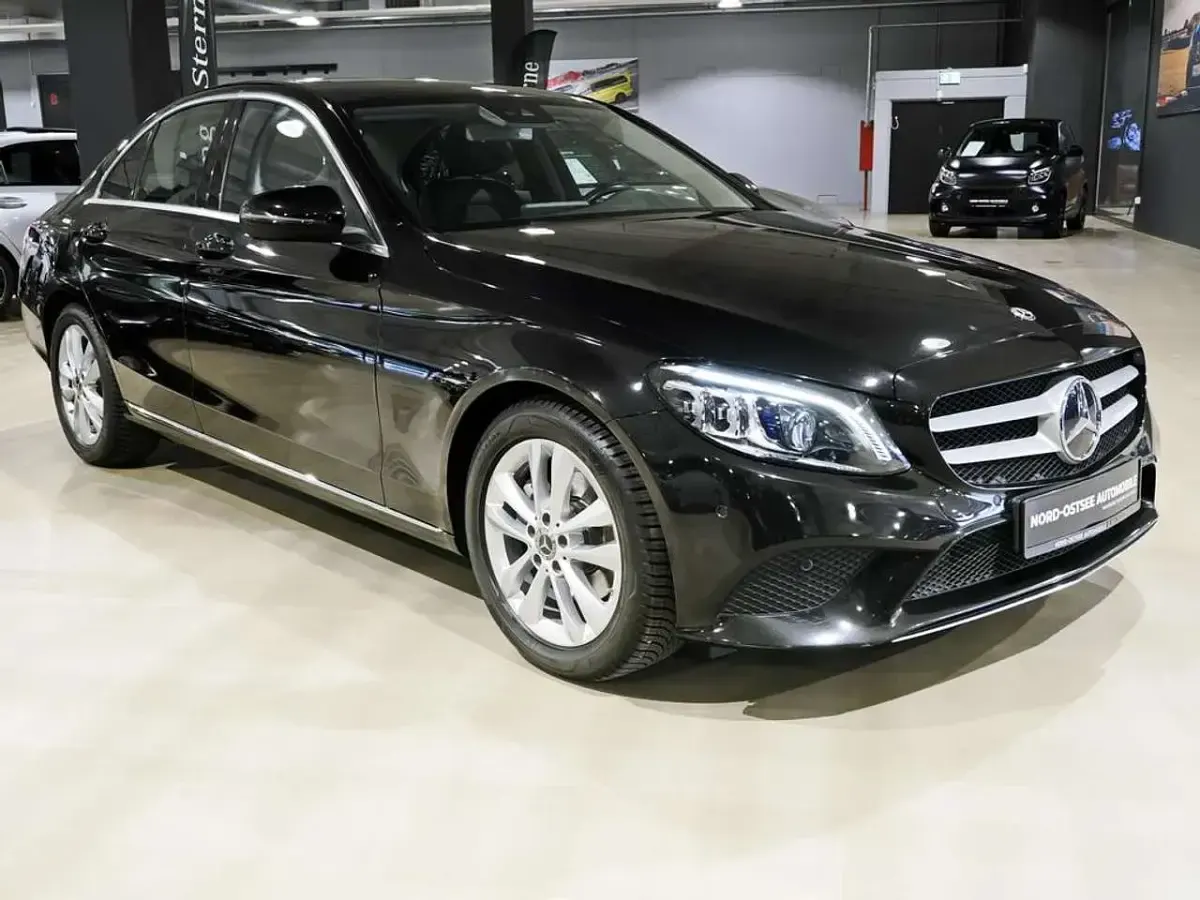 Gebraucht Mercedes C200 Avantgarde 184 PS (135 kW) 2019 Schwarz Limousine