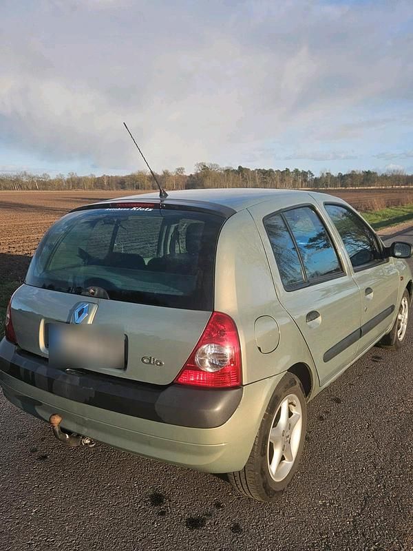 Gebraucht Renault Clio II 70 PS (51 kW) 2002 Grün Limousine