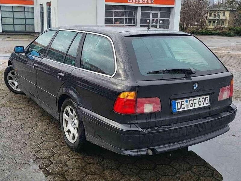 Gebraucht BMW 525 163 PS (119 kW) 2002 Schwarz Kombi