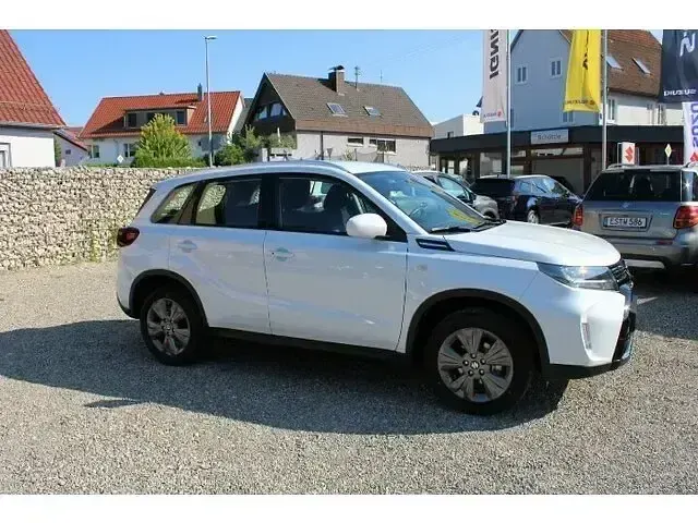 Neu Suzuki Vitara Club 129 PS (94 kW) 2025 Weiss SUV