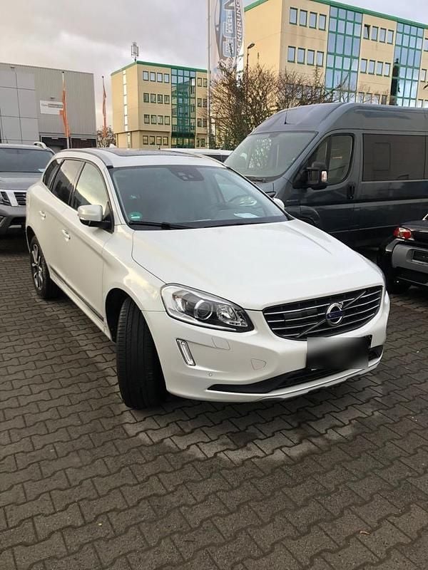 Weiß Gebraucht 2016 Volvo XC60 Summum SUV | 20.250 € (Fairer Preis) - Bild 1/4