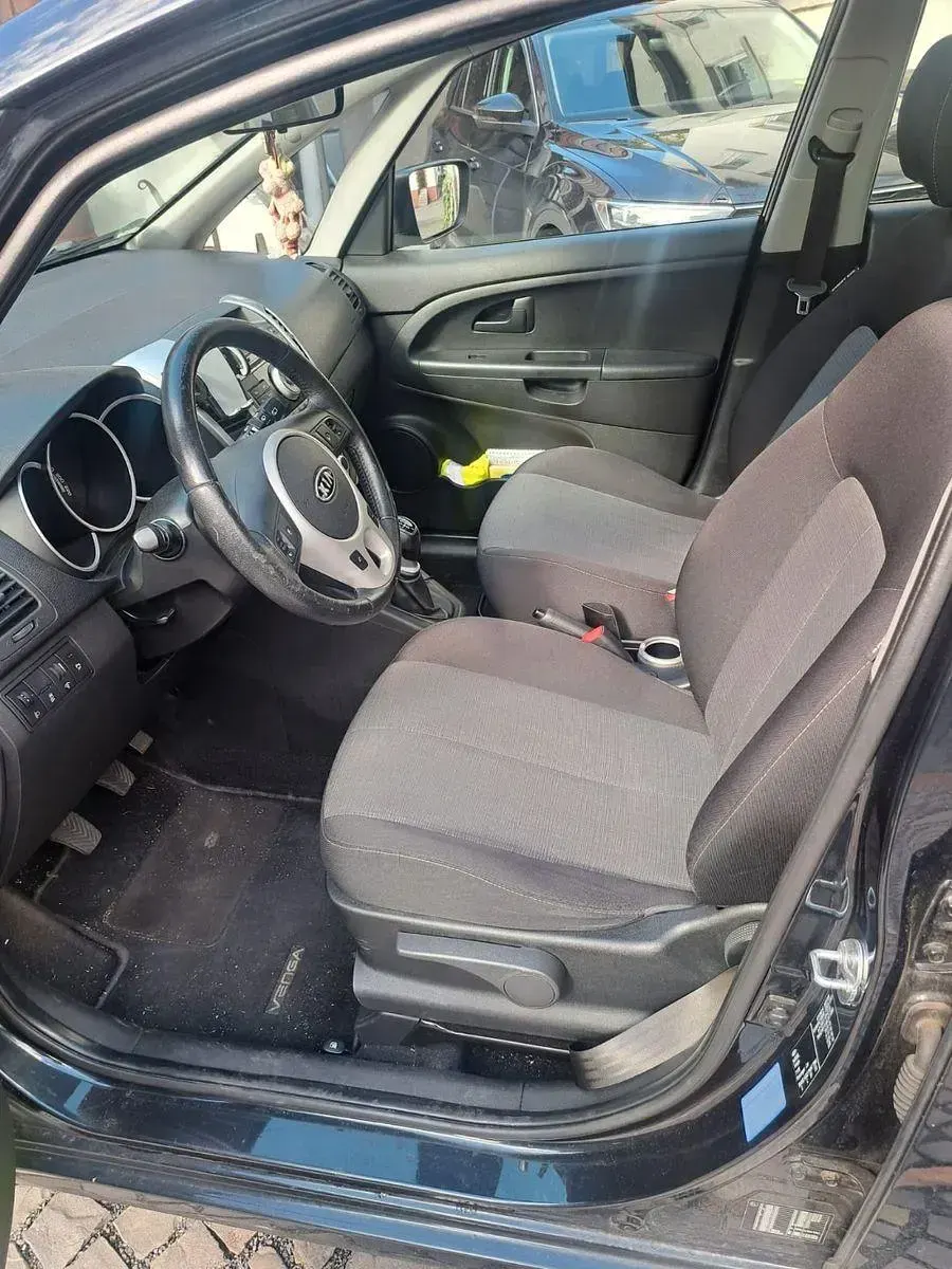 Gebraucht Kia Venga 128 PS (94 kW) 2011 Schwarz Kleinwagen
