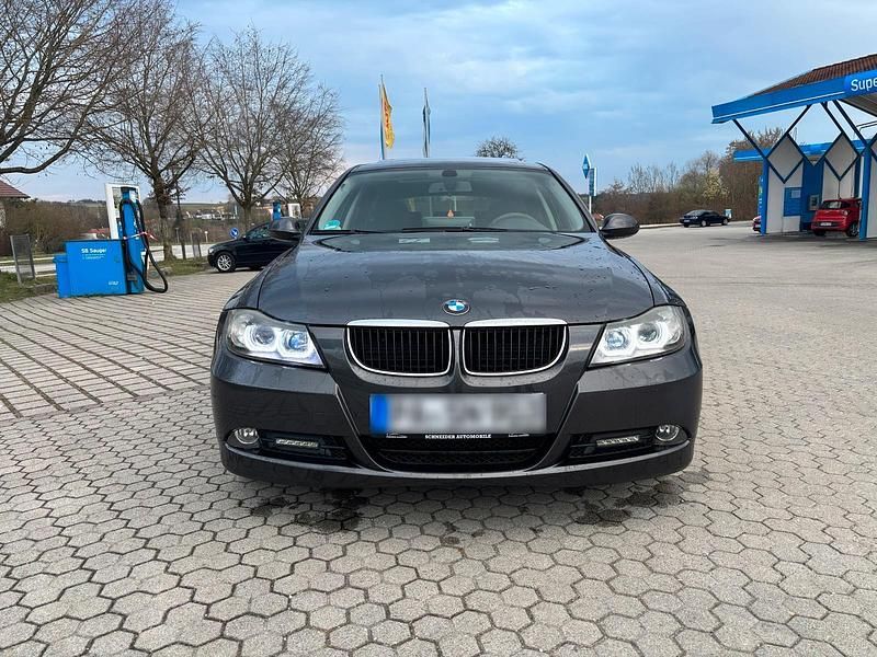 Gebraucht BMW 318 143 PS (105 kW) 2008 Grau Kombi