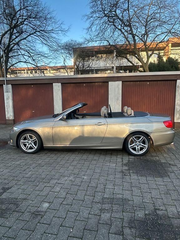 Gebraucht BMW 320 Cabriolet 184 PS (135 kW) 2010 Beige Cabrio