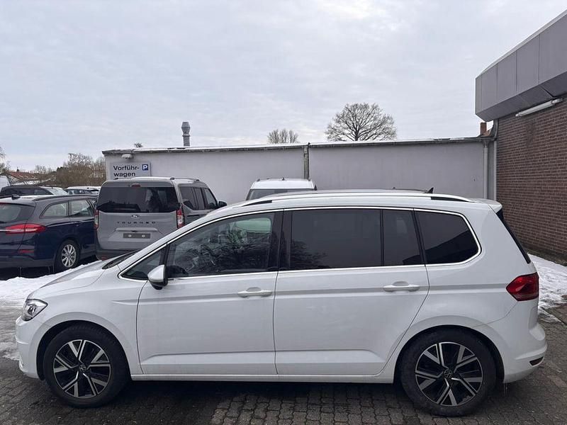 Gebraucht VW Touran Highline 150 PS (110 kW) 2021 Pure white Van / Kleinbus