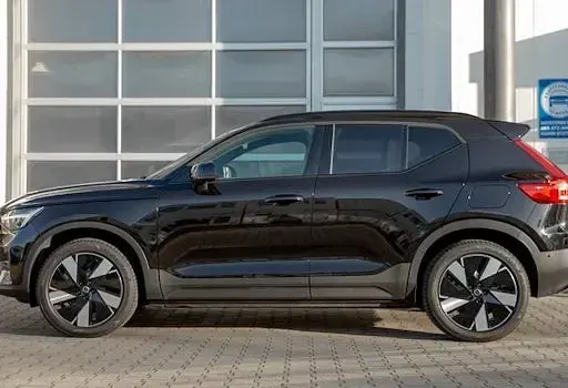 Używany Volvo EX40 Plus 185 kW (252 KM) 2025 Czarny SUV