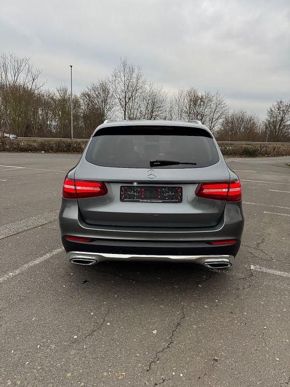 Gebraucht Mercedes GLC250 204 PS (150 kW) 2018 Grau SUV