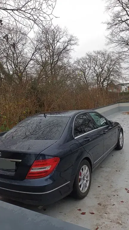 Gebraucht Mercedes C200 Elegance 184 PS (135 kW) 2012 Blau Limousine