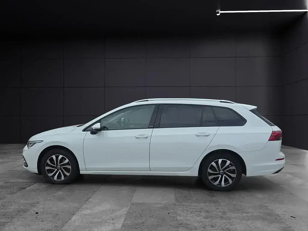 Gebraucht VW Golf VIII Active 150 PS (110 kW) 2022 Weiß Kombi