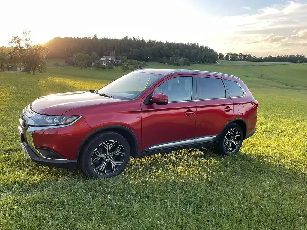 Gebraucht Mitsubishi Outlander Intense+ 150 PS (110 kW) 2020 Rot SUV
