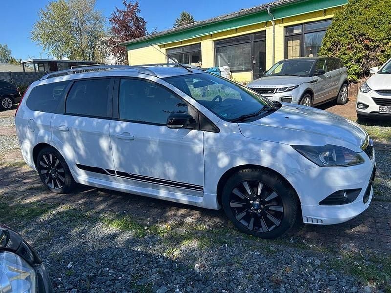 Gebraucht Ford Focus Titanium 116 PS (85 kW) 2010 Weiß Kombi