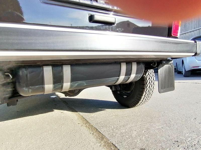 Neu Lada niva 83 PS (61 kW) 2026 Schwarz SUV