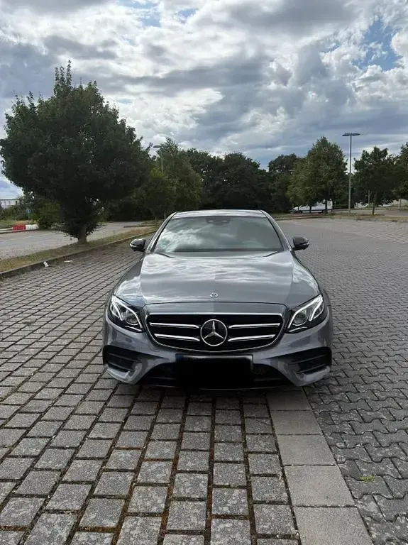 Gebraucht Mercedes E350 AMG line 313 PS (230 kW) 2019 Grau Limousine