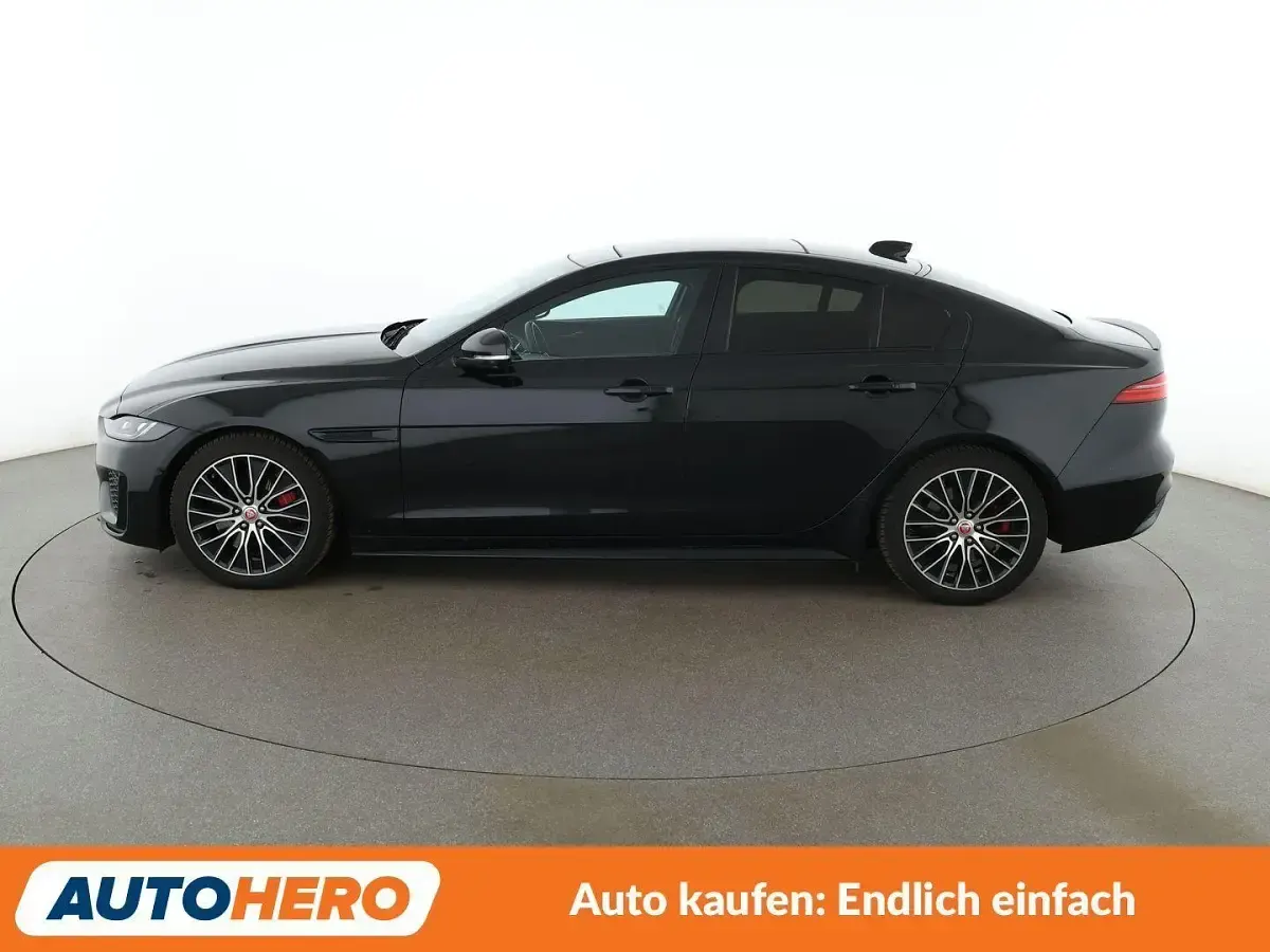 Gebraucht Jaguar XE R-Dynamic 250 PS (183 kW) 2021 Schwarz Limousine