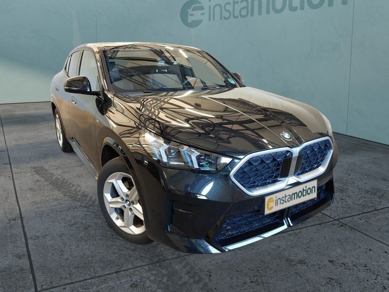 Schwarz Gebraucht 2024 BMW X2 Sport Line SUV | 44.350 € (Fairer Preis) - Bild 1/4