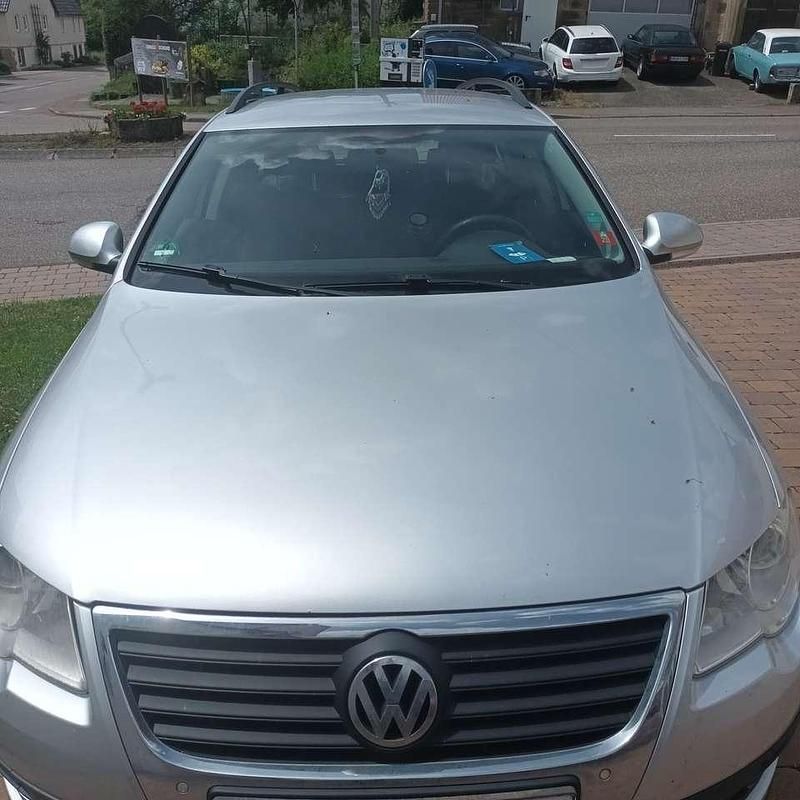 Silber Gebraucht 2011 VW Passat Trendline Kombi | 3.900 € (Superpreis) - Bild 1/4