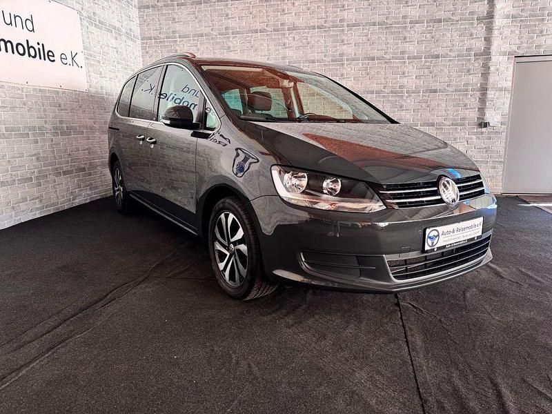 Gebraucht VW Sharan Active 150 PS (110 kW) 2021 Grau Van / Kleinbus