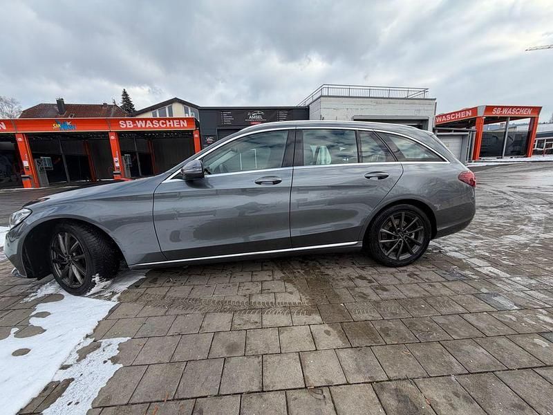 Grau Gebraucht 2019 Mercedes C300e Limousine | 29.200 € (Fairer Preis) - Bild 1/4
