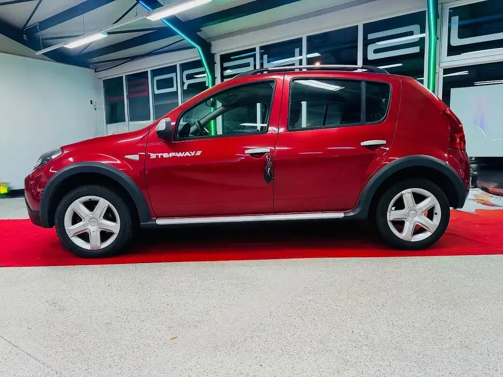 Gebraucht Dacia Sandero Stepway 84 PS (61 kW) 2011 Rot SUV