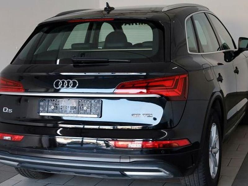 Second-hand Audi Q5 Basis 163 CP (119 kW) 2023 Negru SUV