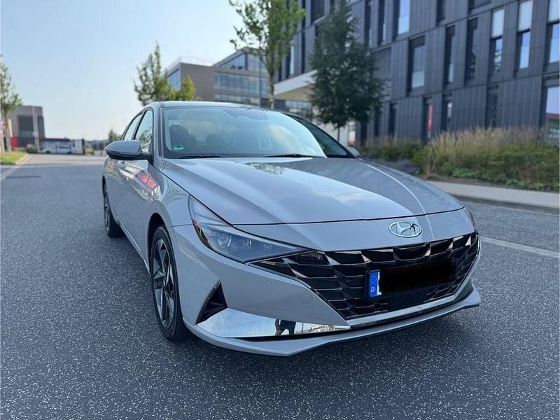 Grau Gebraucht 2023 Hyundai Elantra Limousine | 20.950 € - Bild 1/4