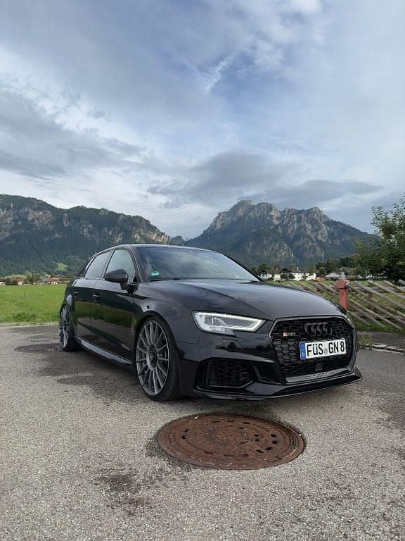Schwarz Gebraucht 2018 Audi RS3 Ambiente Kleinwagen | 45.999 € (Fairer Preis) - Bild 1/4