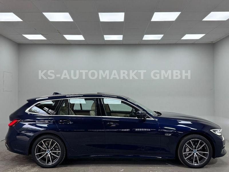 Gebraucht BMW 330e Performance 292 PS (214 kW) 2022 Blau Limousine