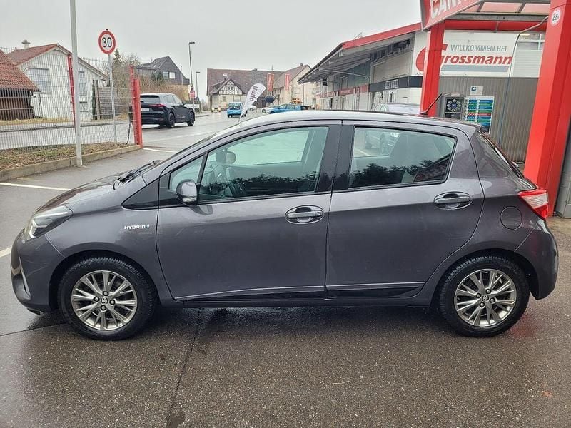 Gebraucht Toyota Yaris Hybrid Comfort 75 PS (55 kW) 2017 Grau Limousine