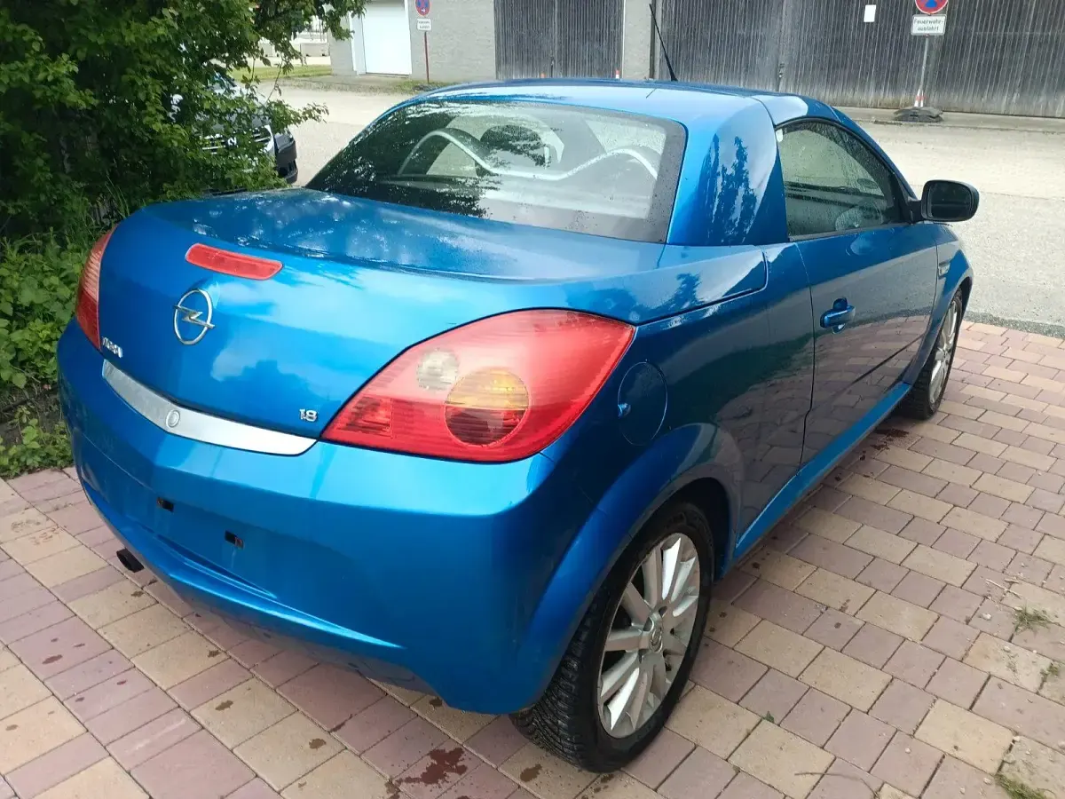 Używany Opel Tigra 125 KM (91 kW) 2005 Niebieski Kabriolet