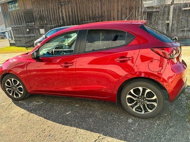 Gebraucht Mazda 2 90 PS (66 kW) 2015 Rot Limousine