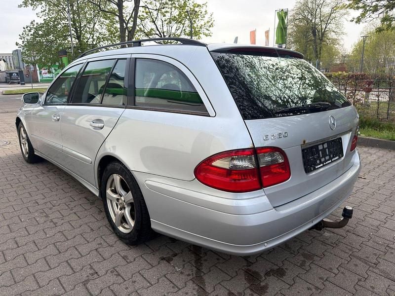 Gebraucht Mercedes E220 170 PS (125 kW) 2008 Grau Kombi