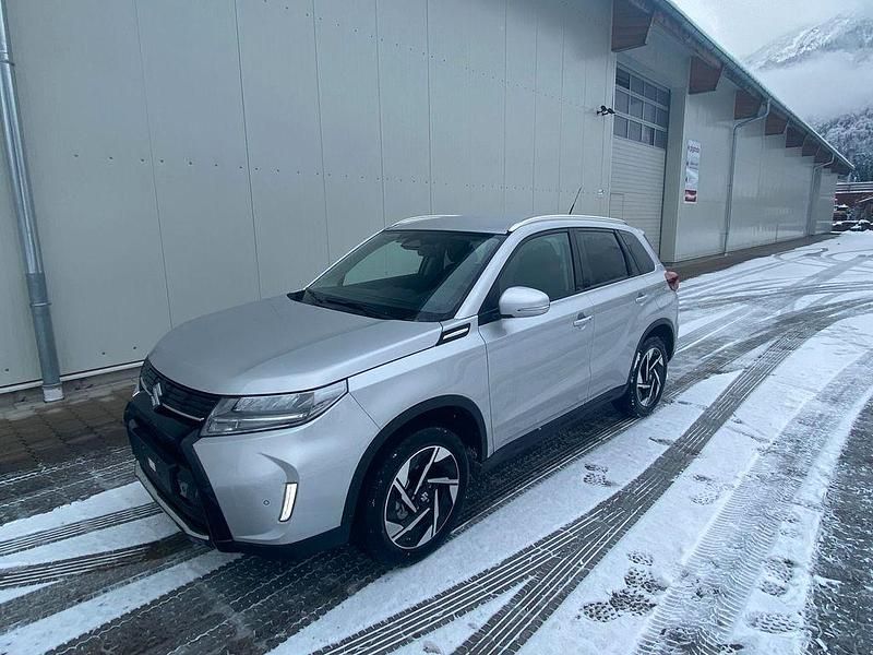 Neu Suzuki Vitara Comfort+ 110 PS (80 kW) 2025 Silber SUV