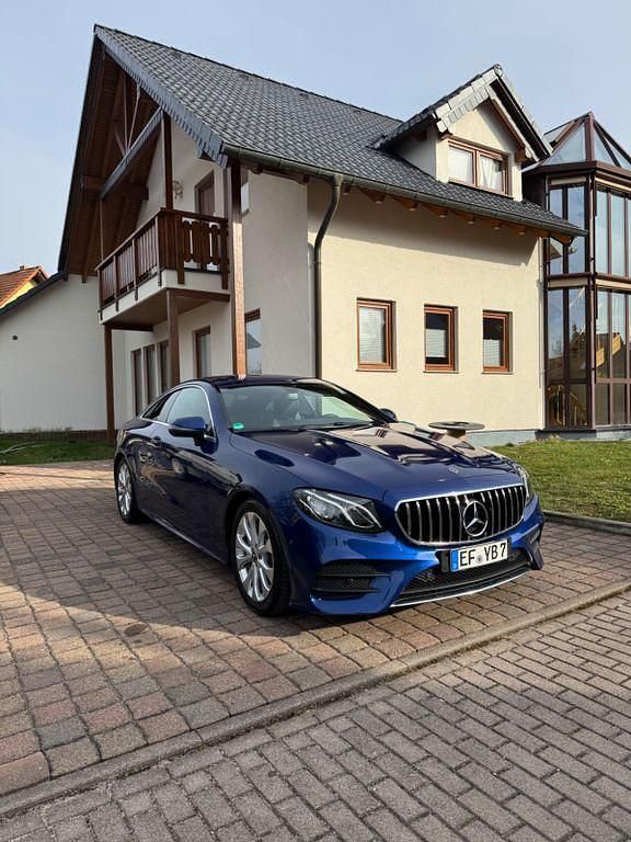 Gebraucht Mercedes E200 197 PS (144 kW) 2020 Blau Coupé