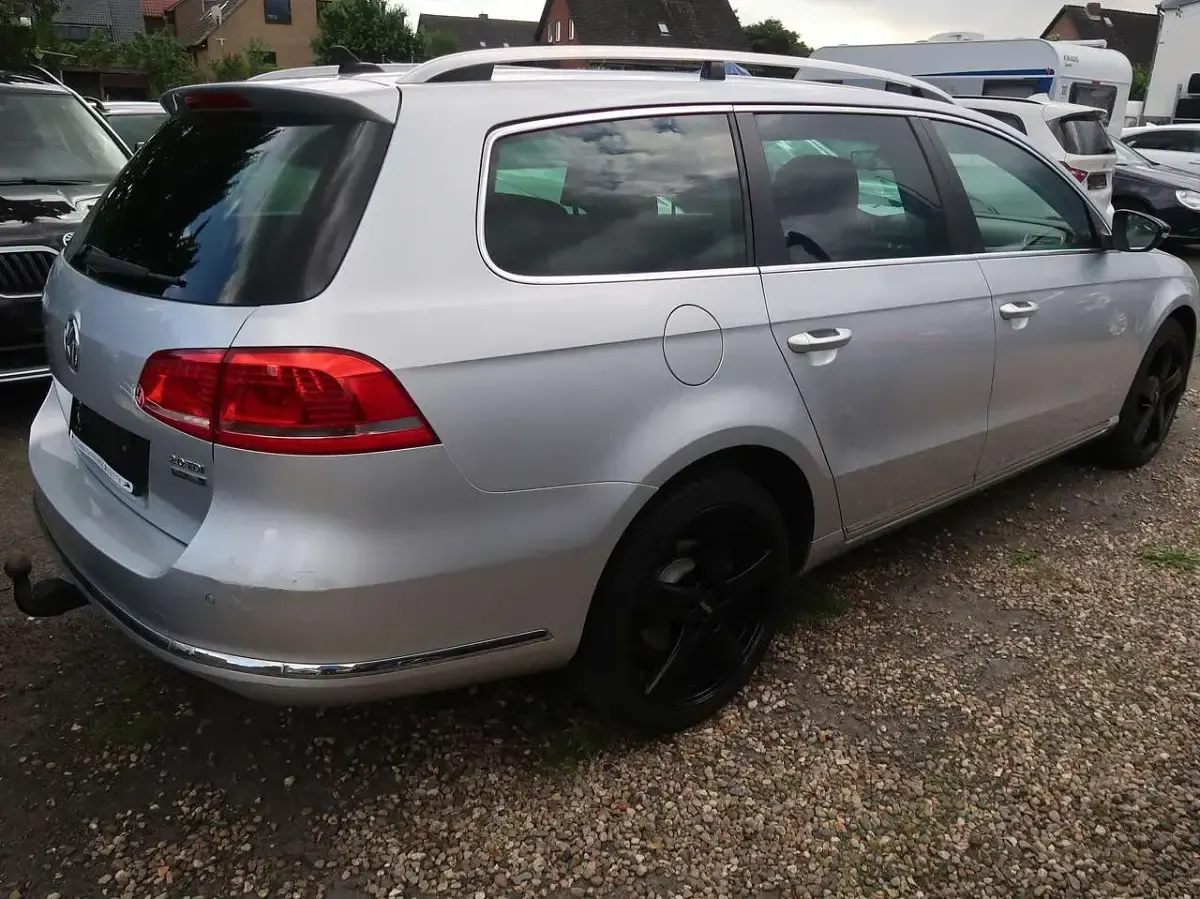 Gebraucht VW Passat Edition 140 PS (102 kW) 2014 Reflexsilber metallic Kombi