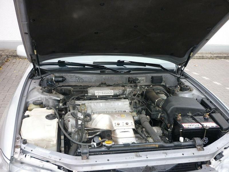 Gebraucht Toyota Camry 136 PS (100 kW) 1992 Silber metallic Kombi