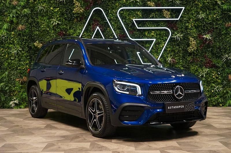 Blau Gebraucht 2021 Mercedes GLB200 AMG SUV | 36.300 € (Teuer) - Bild 1/3