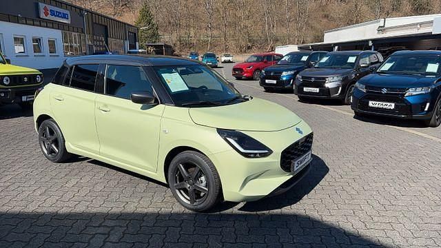 Neu Suzuki Swift Comfort 83 PS (61 kW) 2025 Gelb Kleinwagen