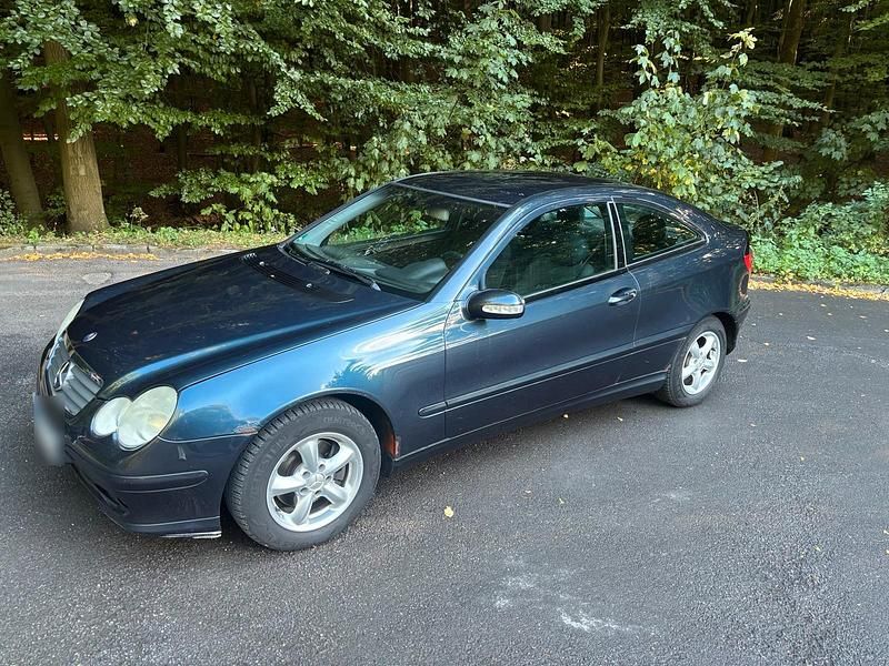 Second-hand Mercedes C200 120 CP (88 kW) 2002 Albastru Coupe