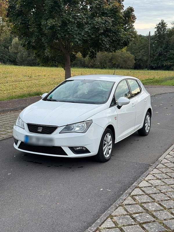 Weiß Gebraucht 2013 Seat Ibiza Kleinwagen | 2.950 € (Guter Preis) - Bild 1/4
