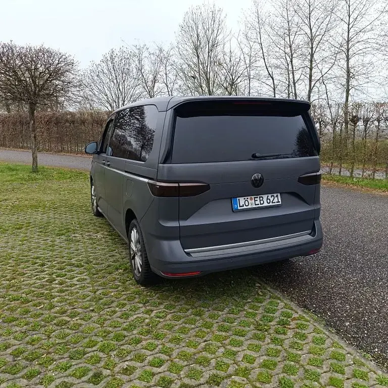 Gebraucht VW Multivan Style 150 PS (110 kW) 2022 Grau Van / Kleinbus