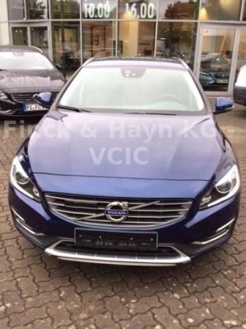 Gebraucht Volvo V60 Ocean Race 181 PS (133 kW) 2015 Blau metallic Kombi