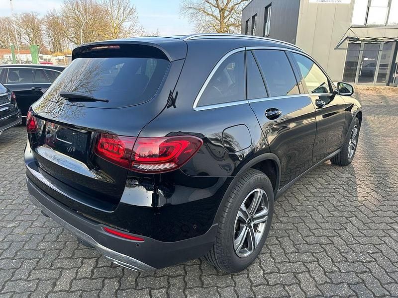 Gebraucht Mercedes GLC300 245 PS (180 kW) 2022 Schwarz SUV