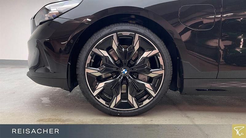 Neu BMW 550e 489 PS (359 kW) 2025 Schwarz Kombi