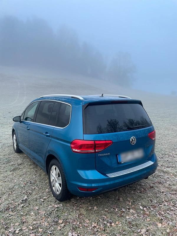 Gebraucht VW Touran 150 PS (110 kW) 2019 Blau Van / Kleinbus
