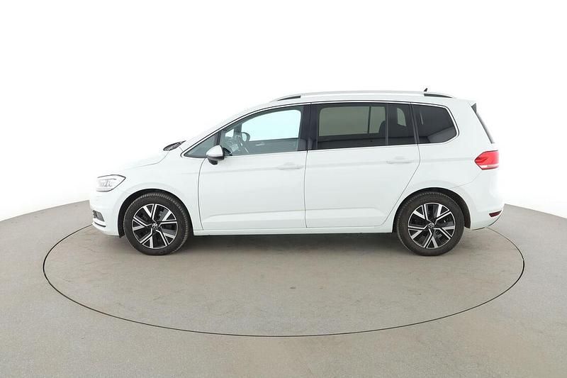 Gebraucht VW Touran Highline 150 PS (110 kW) 2022 Weiß Van / Kleinbus