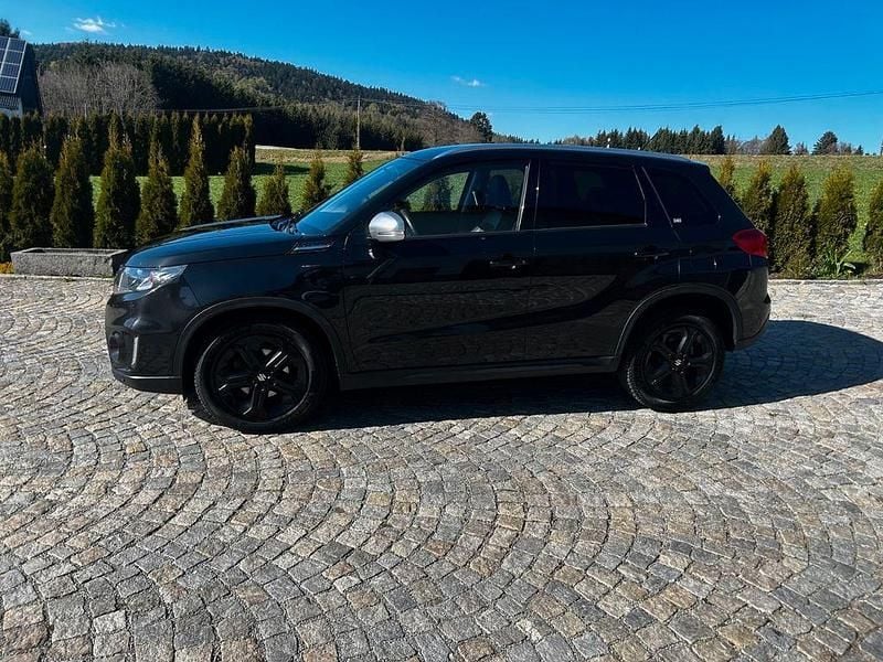 Gebraucht Suzuki Vitara 140 PS (102 kW) 2017 Schwarz SUV